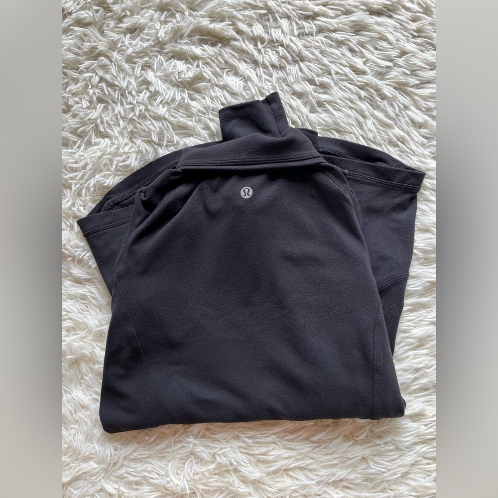 Lululemon Extra Mile 1/2 Zip
Black